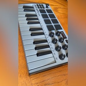 Akai MPK Mini